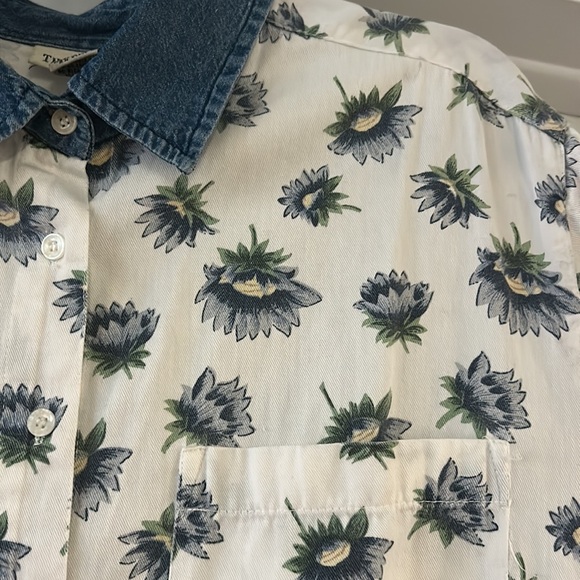 Denim floral short sleeve button down SIZE 18 - Picture 2 of 3